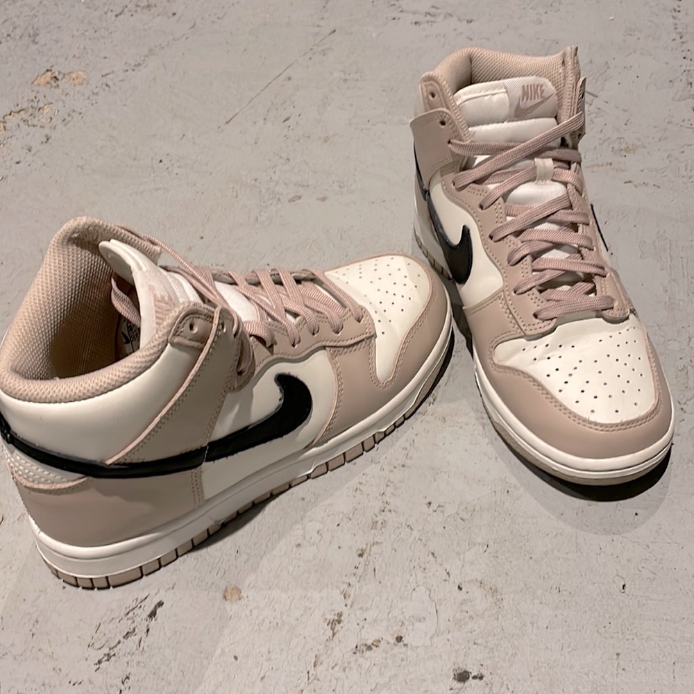 Women’s 6.5 Nike High Dunk (Fossil Stone)